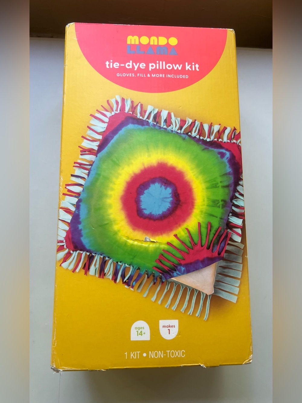 Mondo Llama-tie-dye pillow kit
GLOVES, FILL & MORE INCLUDED